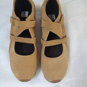 Bakers Mary Jane Shoes Womens Size 10 Beige Leather Hook Loop Comfort Walking